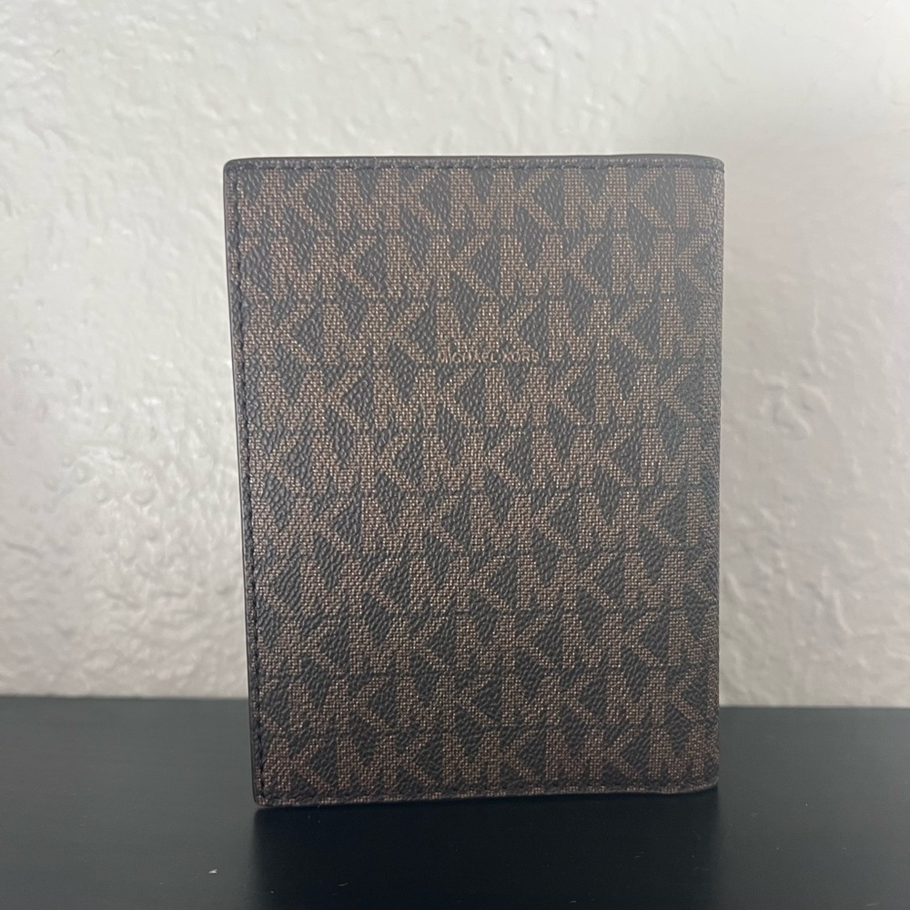 ✨NWOT - Michael Kors Bedford Travel Passport Leather Wallet Holder✨ - Picture 9 of 9